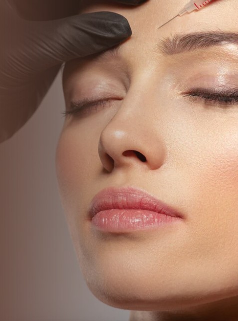 Aplicación de tratamiento estético en Luxe Clínica